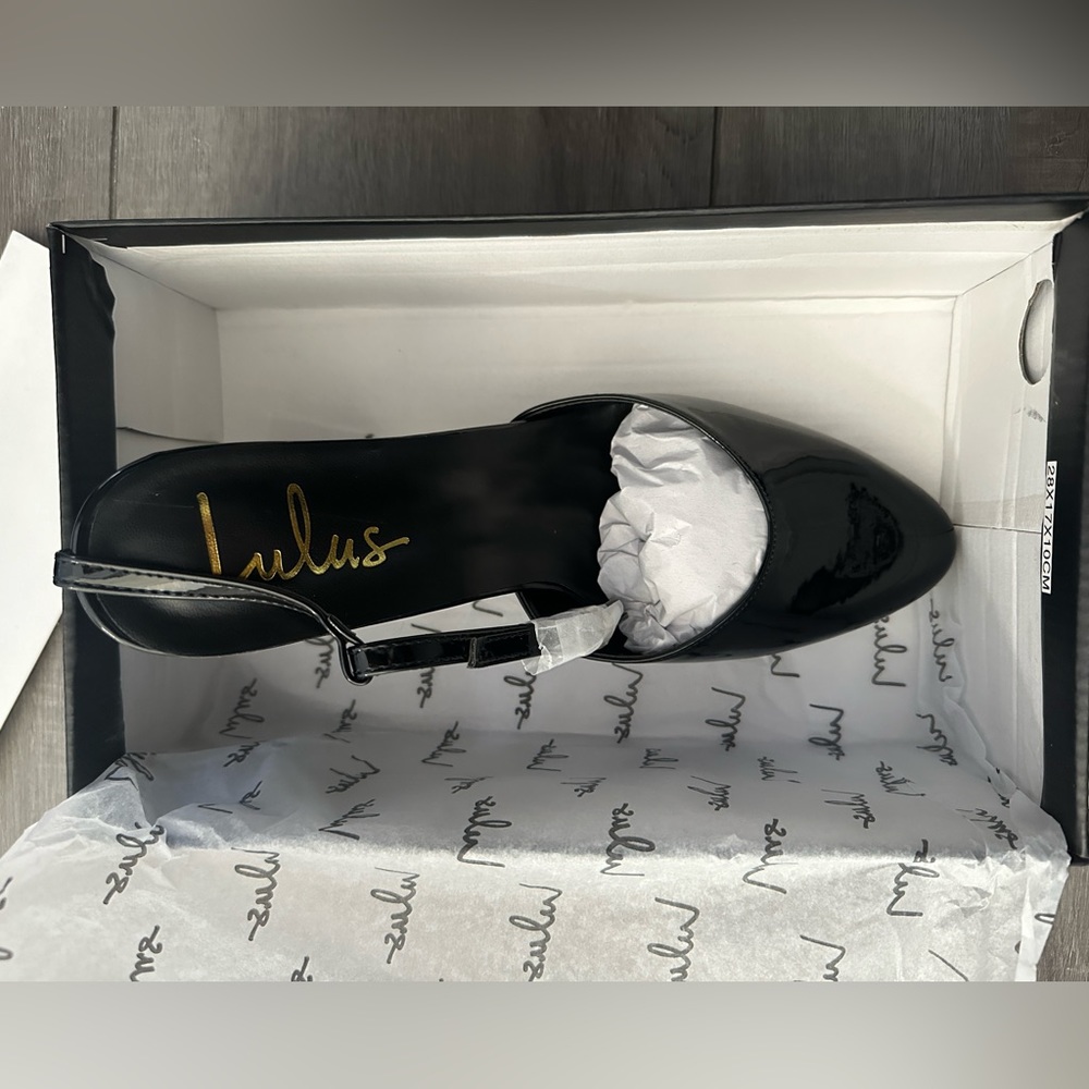 Lulus Scarletta glossy heel